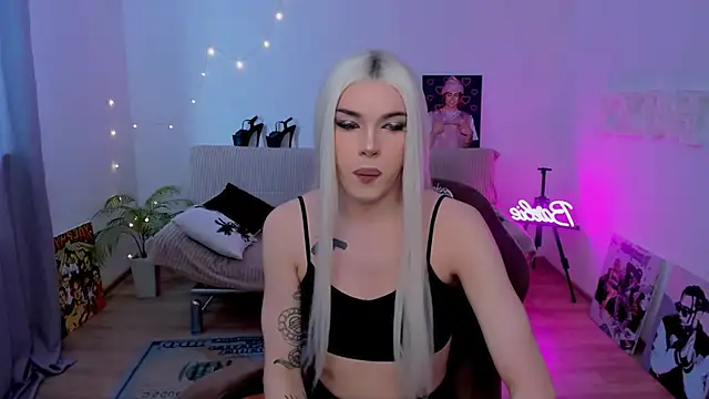 Snapshot of YourTrixie chatting on February 10, 2026, 5:50 am YourTrixie online show from February 10, 2026, 5:50 am