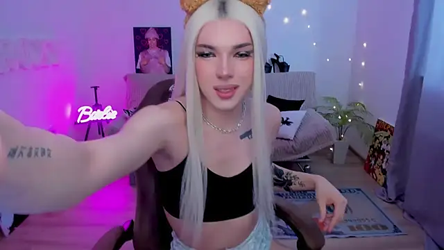 Snapshot of YourTrixie chatting on February 8, 2026, 6:55 am YourTrixie online show from February 8, 2026, 6:55 am