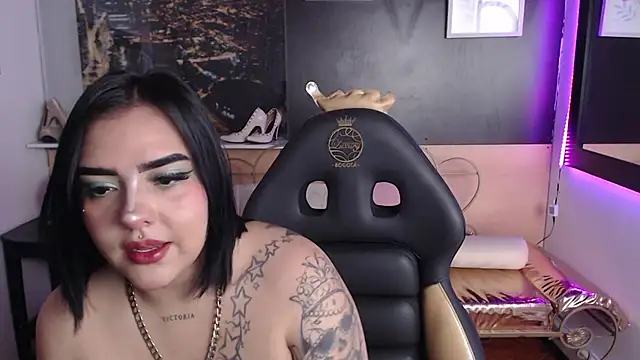 Snapshot of Nasly_Dream chatting on October 17, 2025, 8:10 pm Nasly Dream online show from October 17, 2025, 8:10 pm