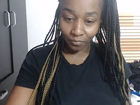 Snapshot of matilde_hot chatting on October 1, 2025, 6:01 pm matilde hot online show from October 1, 2025, 6:01 pm