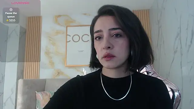 sara lopez s online show from October 24, 2025, 1:32 pm