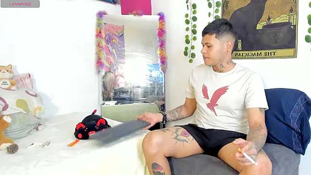 Snapshot of rosse_dredd chatting on October 5, 2025, 10:00 pm rosse dredd online show from October 5, 2025, 10:00 pm