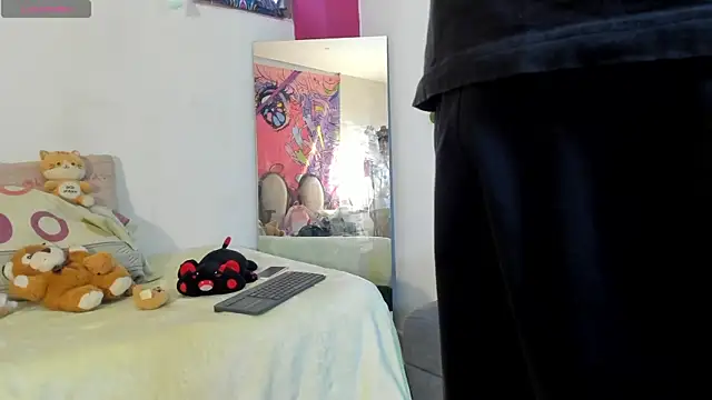 Snapshot of rosse_dredd chatting on October 12, 2025, 10:33 pm rosse dredd online show from October 12, 2025, 10:33 pm