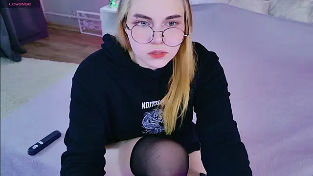 Snapshot of Evie_Vall chatting on November 3, 2025, 3:15 pm Evie Vall online show from November 3, 2025, 3:15 pm