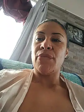 Snapshot of KittyHoleshot87 chatting on April 30, 2026, 1:40 pm KittyHoleshot87 online show from April 30, 2026, 1:40 pm