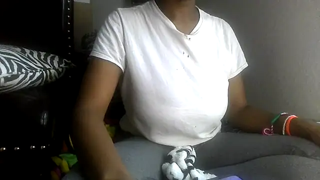 prettymaa online show from October 23, 2025, 6:28 pm