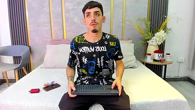 NikoStone  online show from October 24, 2025, 4:22 am