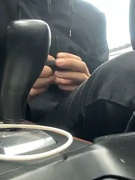 Snapshot of bmwe71 chatting on September 30, 2025, 7:36 am bmwe71 online show from September 30, 2025, 7:36 am