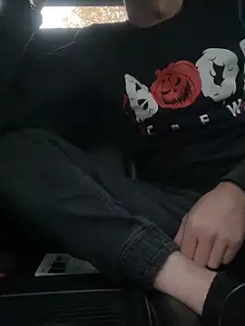 Snapshot of bmwe71 chatting on November 6, 2025, 2:43 pm bmwe71 online show from November 6, 2025, 2:43 pm