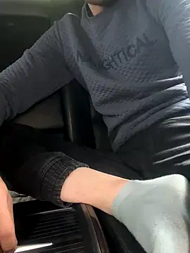 Snapshot of bmwe71 chatting on September 17, 2025, 10:06 am bmwe71 online show from September 17, 2025, 10:06 am