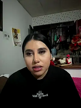 Snapshot of Sophie_Dreamss chatting on December 18, 2025, 10:57 pm Sophie Dreamss online show from December 18, 2025, 10:57 pm