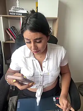 Snapshot of Sophie_Dreamss chatting on February 19, 2026, 6:49 pm Sophie Dreamss online show from February 19, 2026, 6:49 pm