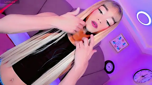 Nauthy girl online show from October 13, 2025, 12:29 pm