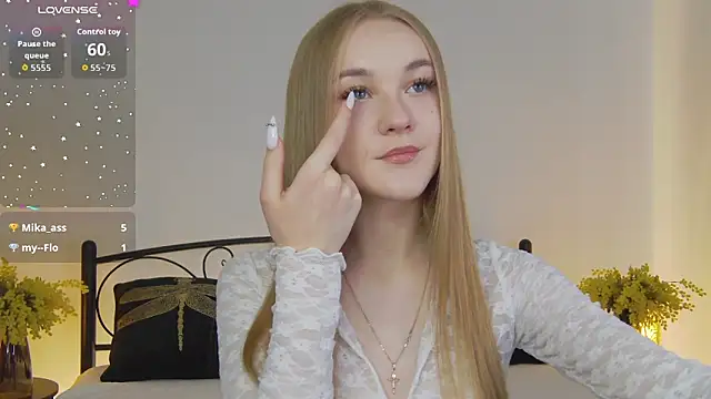 KumiKruz online show from October 23, 2025, 1:21 pm