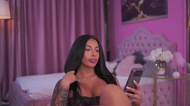 AishaaDevoe online show from April 17, 2026, 6:33 pm