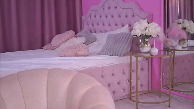 AishaaDevoe online show from April 15, 2026, 7:58 pm