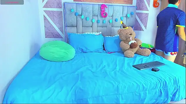 christopher Hot online show from March 28, 2026, 12:00 am