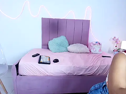 Snapshot of Redhair6 chatting on December 4, 2025, 6:51 pm Redhair6 online show from December 4, 2025, 6:51 pm