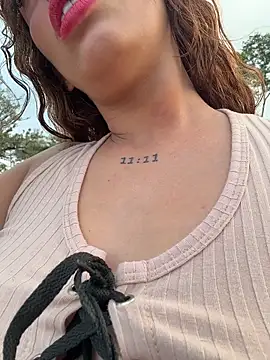 Snapshot of roxyrougee chatting on February 19, 2026, 10:51 pm roxyrougee online show from February 19, 2026, 10:51 pm