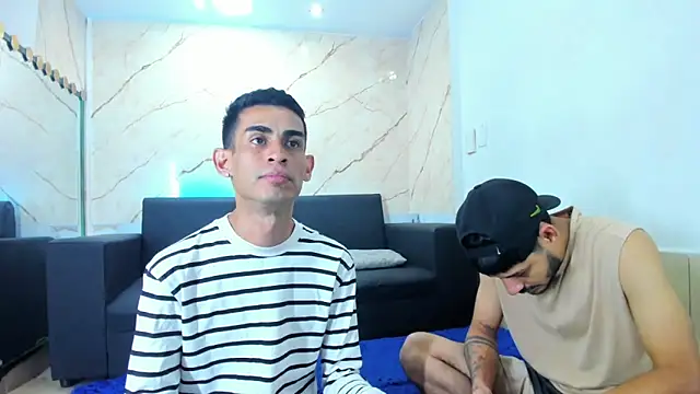 Snapshot of Golldens_Dreamss chatting on September 13, 2025, 4:01 am Golldens Dreamss online show from September 13, 2025, 4:01 am