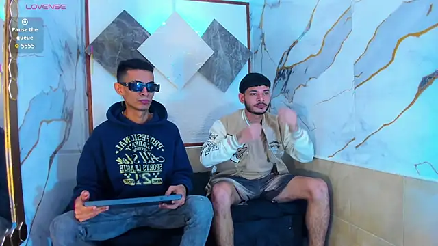 Snapshot of Golldens_Dreamss chatting on October 15, 2025, 8:06 pm Golldens Dreamss online show from October 15, 2025, 8:06 pm