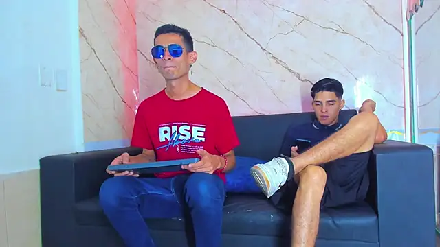 Golldens Dreamss online show from November 26, 2025, 1:11 pm