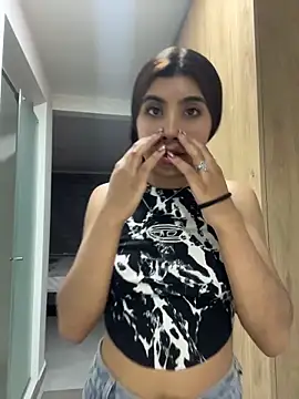 DianeSuns  online show from April 26, 2026, 3:37 am