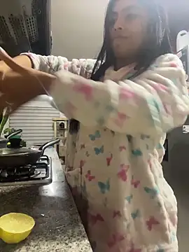 DianeSuns  online show from April 8, 2026, 4:47 am