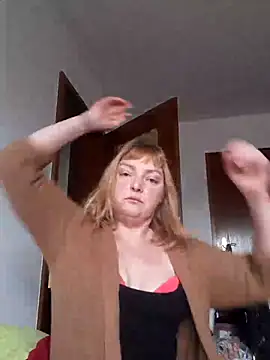 LiluLiluLilu online show from November 28, 2025, 9:53 am