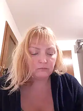 LiluLiluLilu online show from October 20, 2025, 7:03 pm