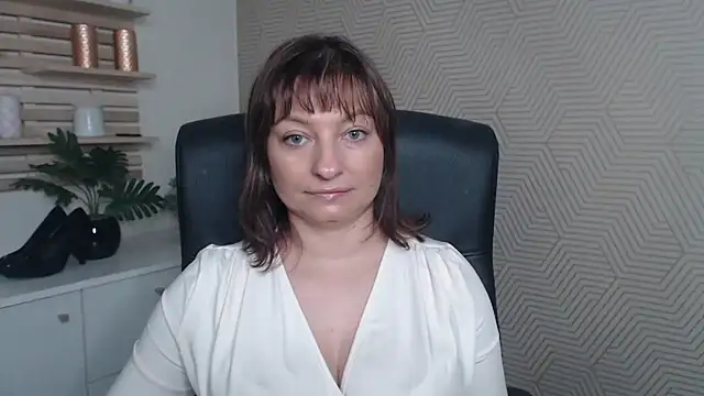 angelaSamt online show from December 15, 2025, 6:52 am