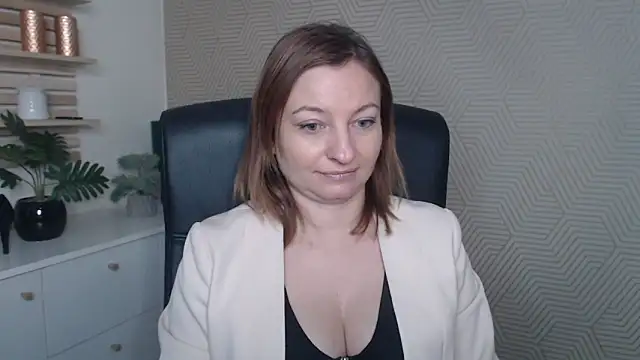 angelaSamt online show from November 17, 2025, 6:39 am