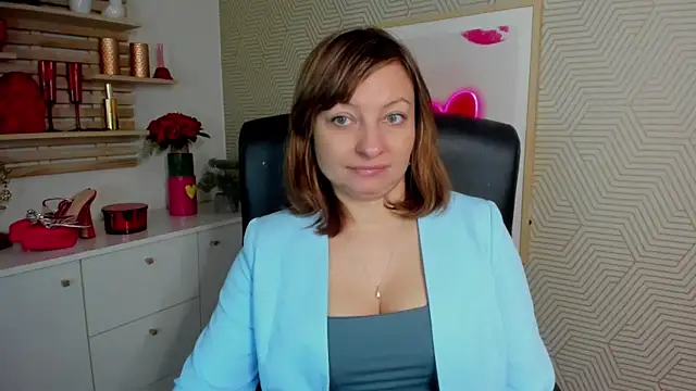 angelaSamt online show from April 13, 2026, 5:33 am