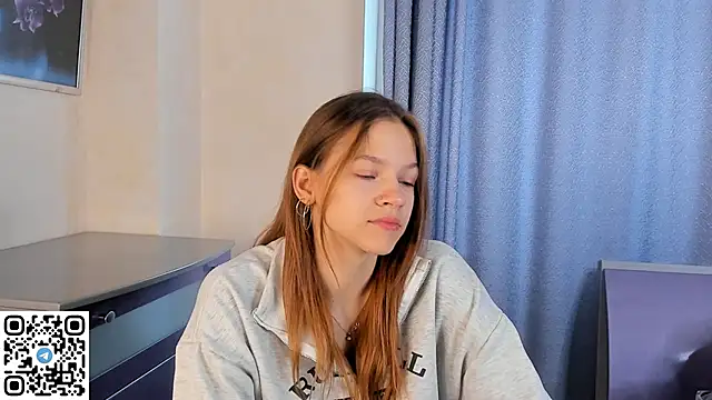 Snapshot of VelvetRisque chatting on September 29, 2025, 6:42 am VelvetRisque online show from September 29, 2025, 6:42 am