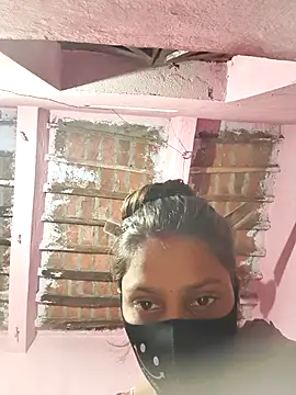 posewith online show from October 13, 2025, 10:54 pm