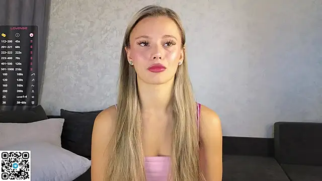 Snapshot of NaughtySeraphine chatting on October 26, 2025, 6:03 am NaughtySeraphine online show from October 26, 2025, 6:03 am