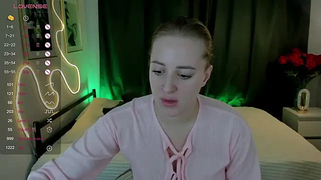 Snapshot of Alice_Cire chatting on November 22, 2025, 3:00 pm Alice Cire online show from November 22, 2025, 3:00 pm