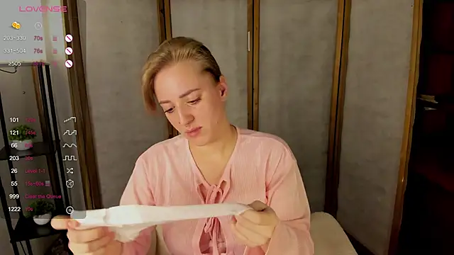 Snapshot of Alice_Cire chatting on November 15, 2025, 2:10 pm Alice Cire online show from November 15, 2025, 2:10 pm