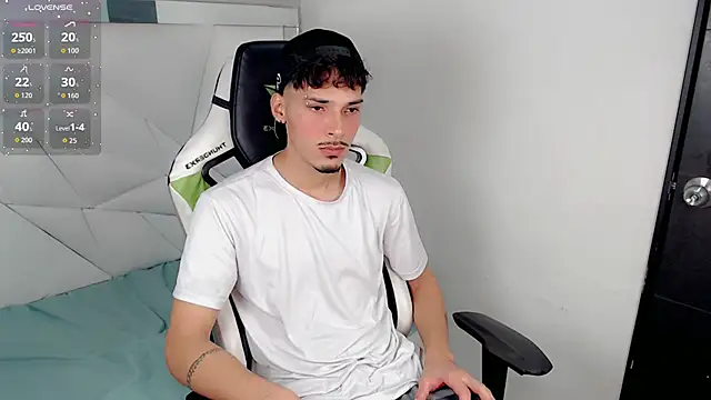 Snapshot of yankees_ chatting on November 18, 2025, 3:21 am yankees online show from November 18, 2025, 3:21 am