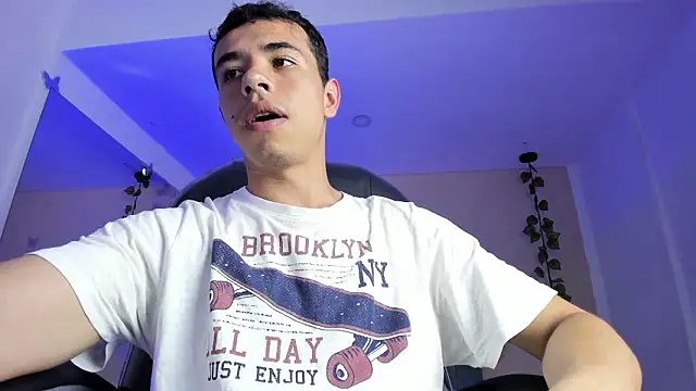 Muscle Scott online show from March 3, 2026, 7:10 pm