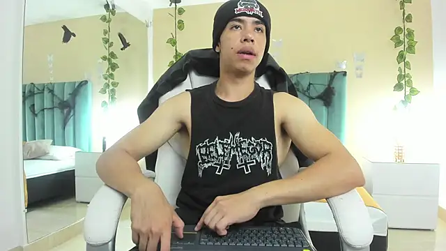 Muscle Scott online show from October 30, 2025, 12:25 pm