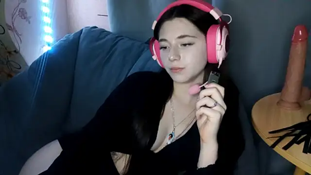 Sophiecuttie online show from October 29, 2025, 3:22 pm