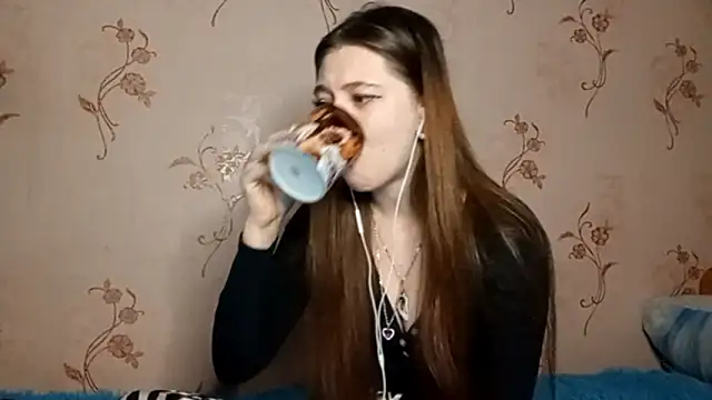 Sophiecuttie online show from October 4, 2025, 7:04 pm