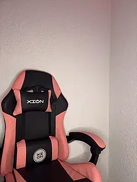 Dakota-Lona online show from March 19, 2026, 9:37 pm