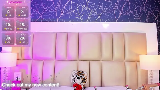 HatsaJones online show from March 11, 2026, 3:44 am