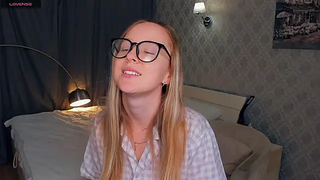 Snapshot of SoonMoor chatting on October 20, 2025, 4:07 pm SoonMoor online show from October 20, 2025, 4:07 pm