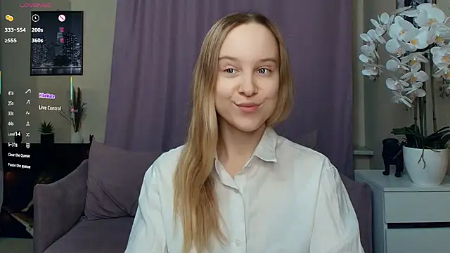 Snapshot of SoonMoor chatting on March 3, 2026, 6:48 pm SoonMoor online show from March 3, 2026, 6:48 pm