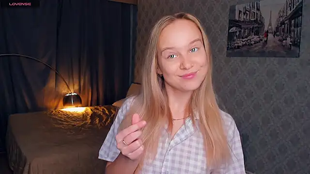 Snapshot of SoonMoor chatting on November 3, 2025, 6:11 pm SoonMoor online show from November 3, 2025, 6:11 pm