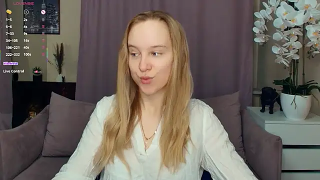 Snapshot of SoonMoor chatting on February 13, 2026, 6:41 pm SoonMoor online show from February 13, 2026, 6:41 pm