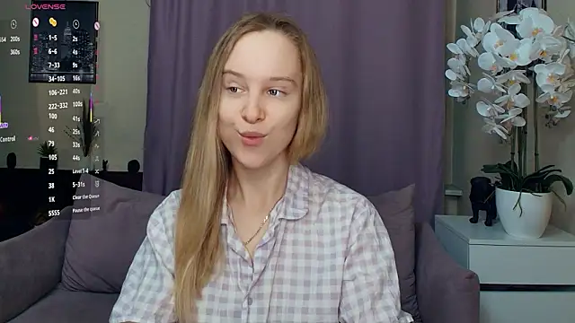 Snapshot of SoonMoor chatting on March 1, 2026, 6:52 pm SoonMoor online show from March 1, 2026, 6:52 pm